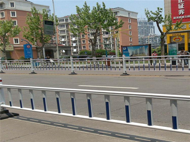沈陽鋅鋼道路護欄圖片3